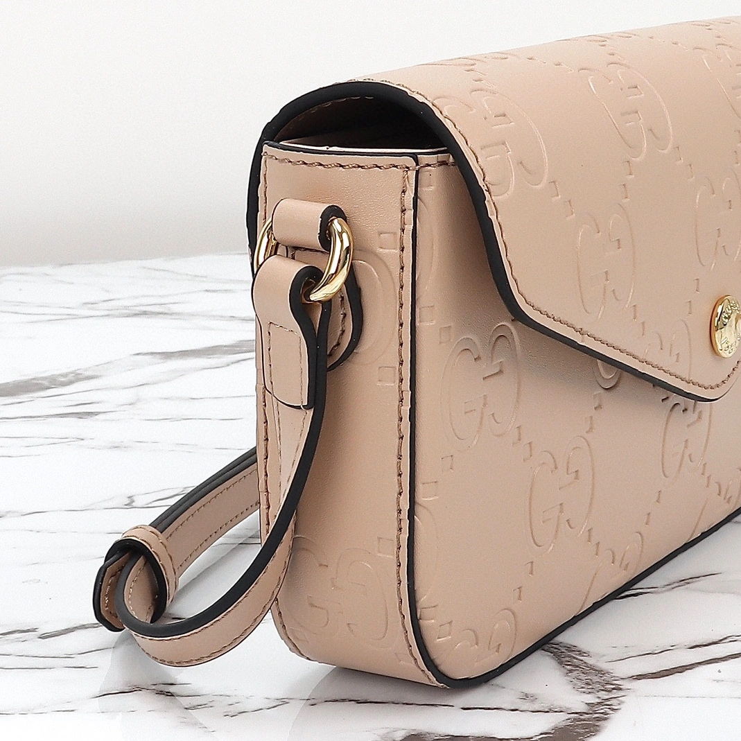 Gucci AAA Quality Messenger Bags For Women Lightweight 2227