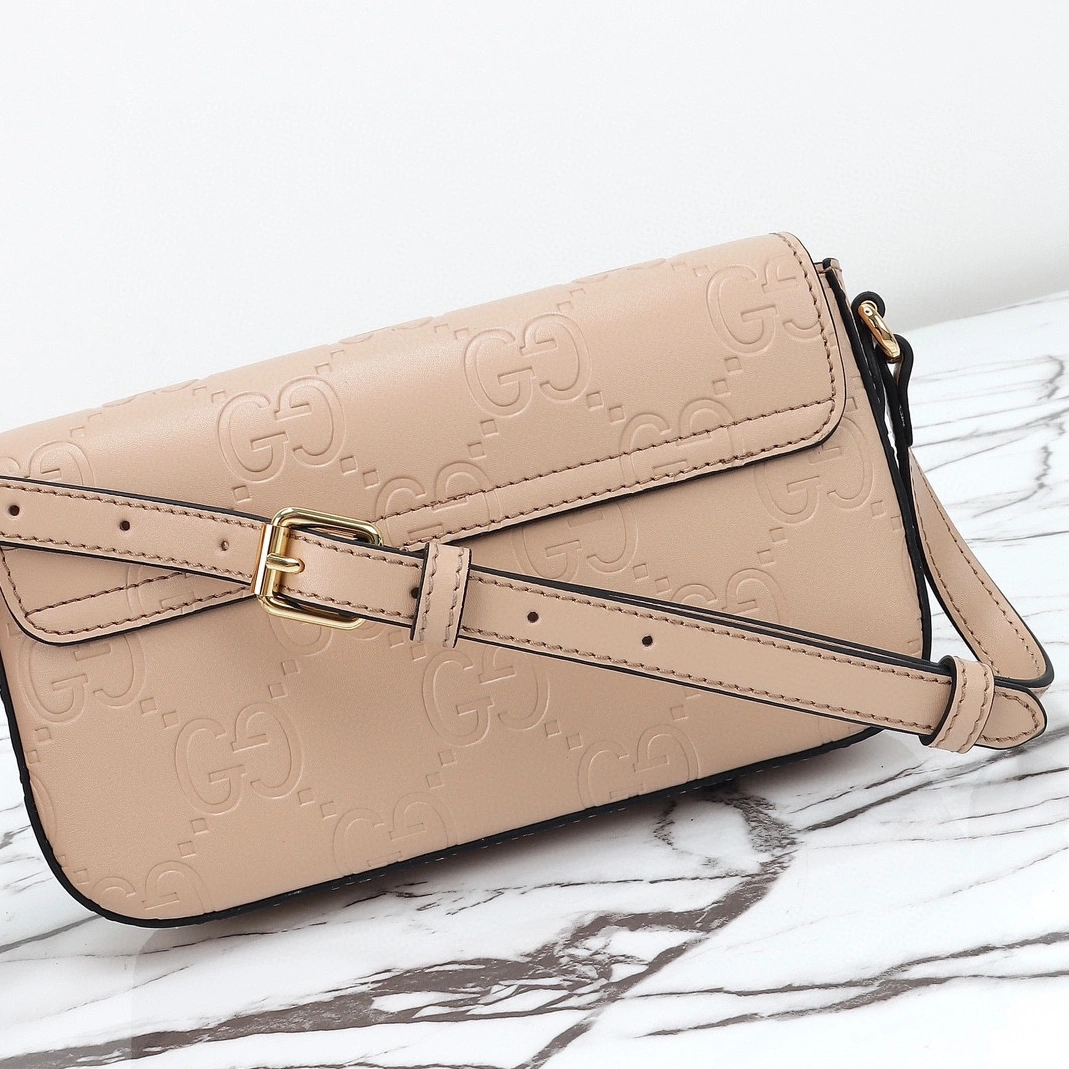 Gucci AAA Quality Messenger Bags For Women Lightweight 2227