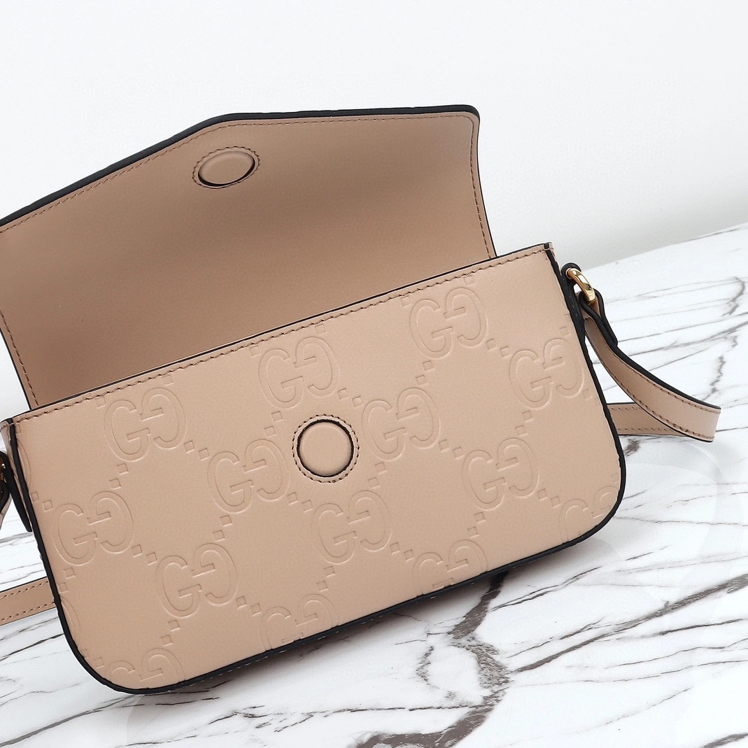 Gucci AAA Quality Messenger Bags For Women Lightweight 2227