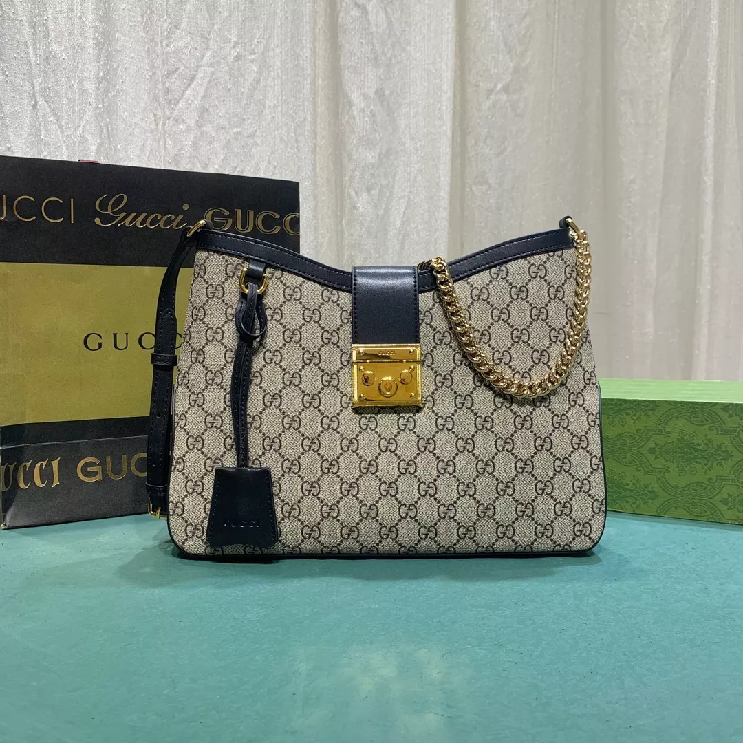 Gucci AAA Quality Messenger Bags For Women Lightweight 330