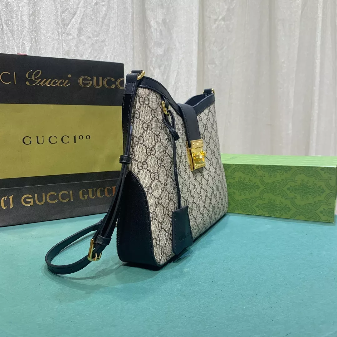 Gucci AAA Quality Messenger Bags For Women Lightweight 330