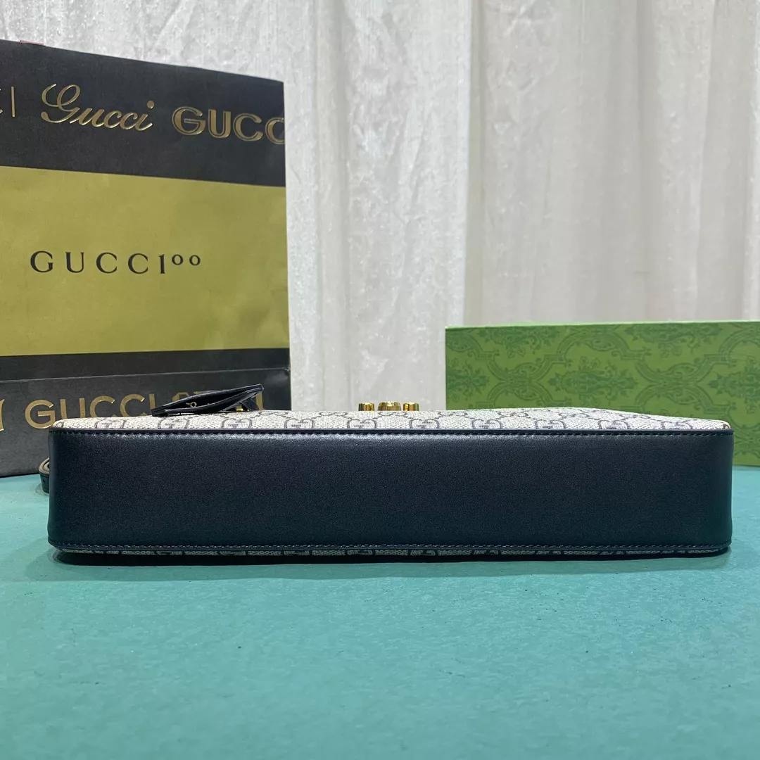 Gucci AAA Quality Messenger Bags For Women Lightweight 330