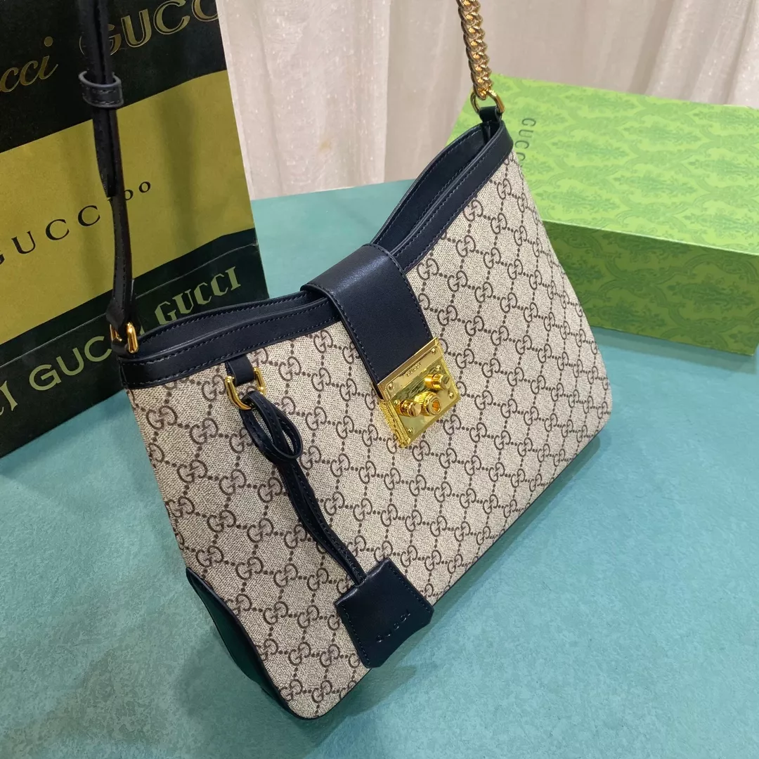 Gucci AAA Quality Messenger Bags For Women Lightweight 330