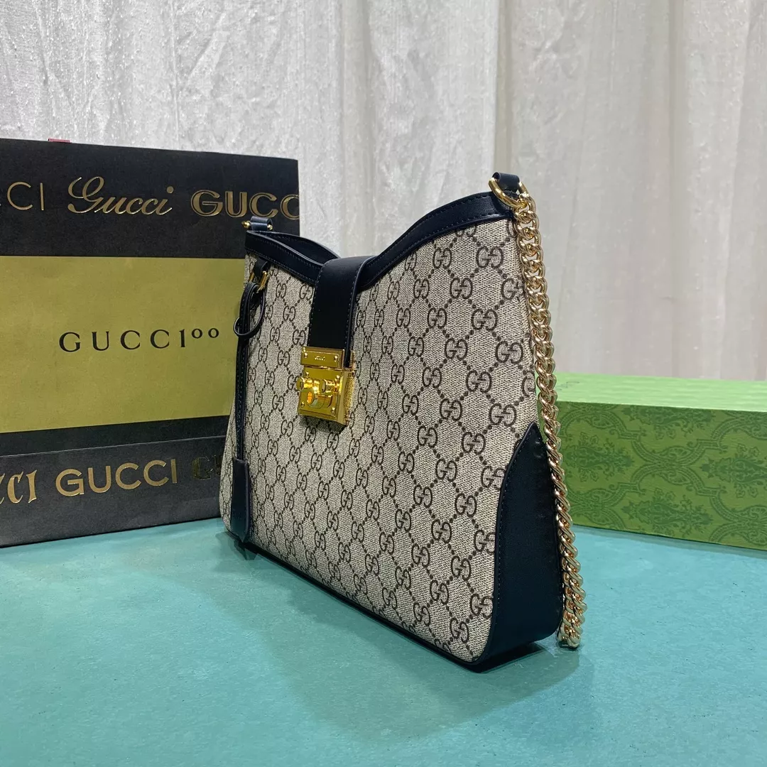 Gucci AAA Quality Messenger Bags For Women Lightweight 330