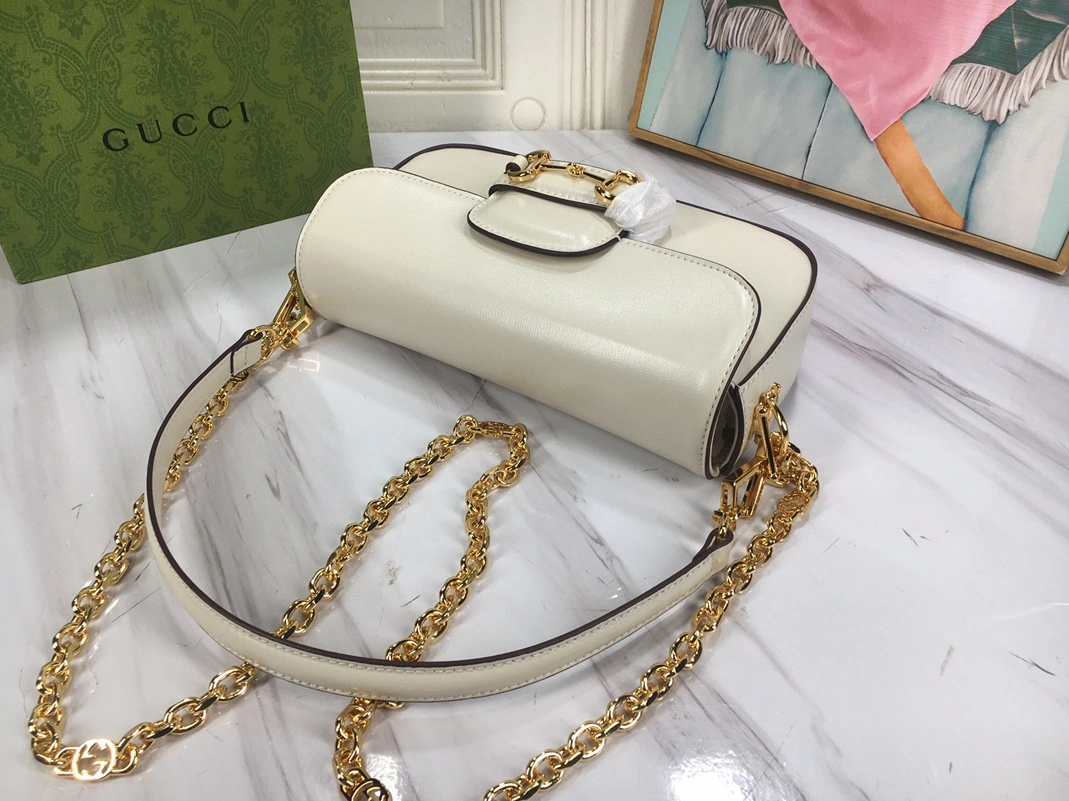 Gucci AAA Quality Messenger Bags For Women Lightweight 8106