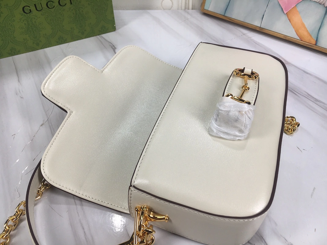 Gucci AAA Quality Messenger Bags For Women Lightweight 8106