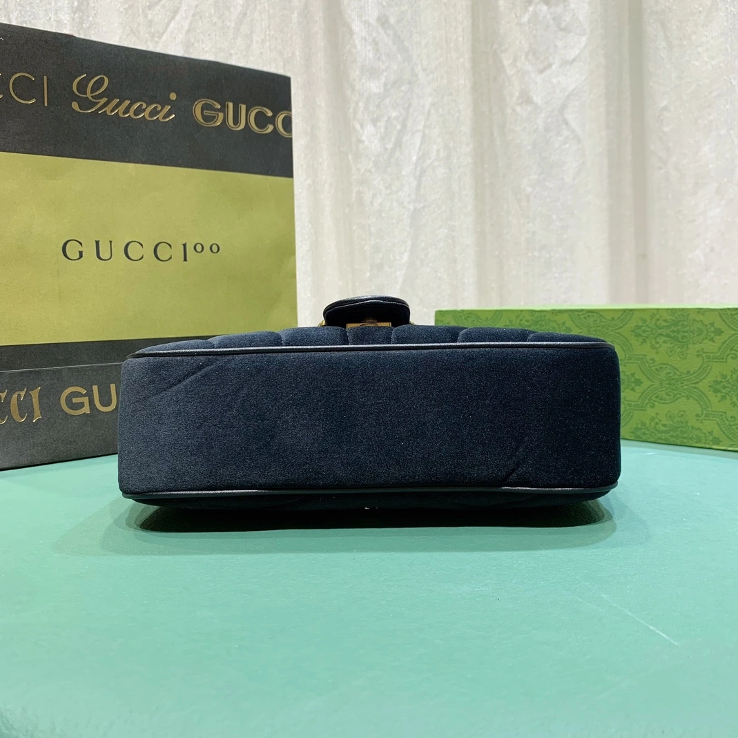 Gucci AAA Quality Messenger Bags For Women Lightweight 9588