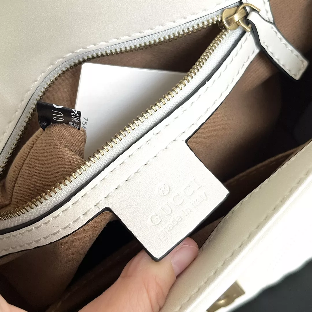 Gucci AAA Quality Messenger Bags For Women Minimalist 6627