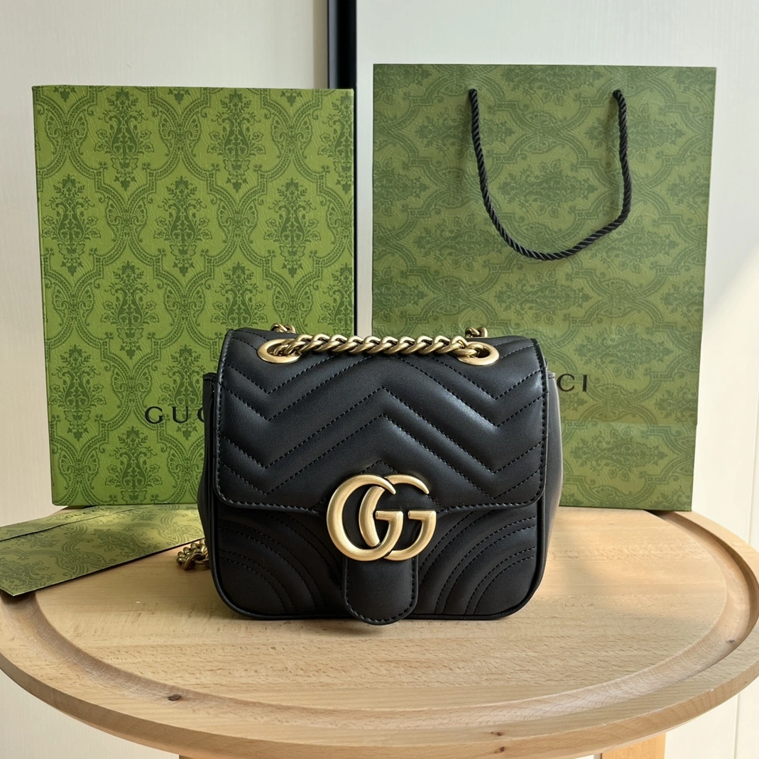 Gucci AAA Quality Messenger Bags For Women Minimalist 8636