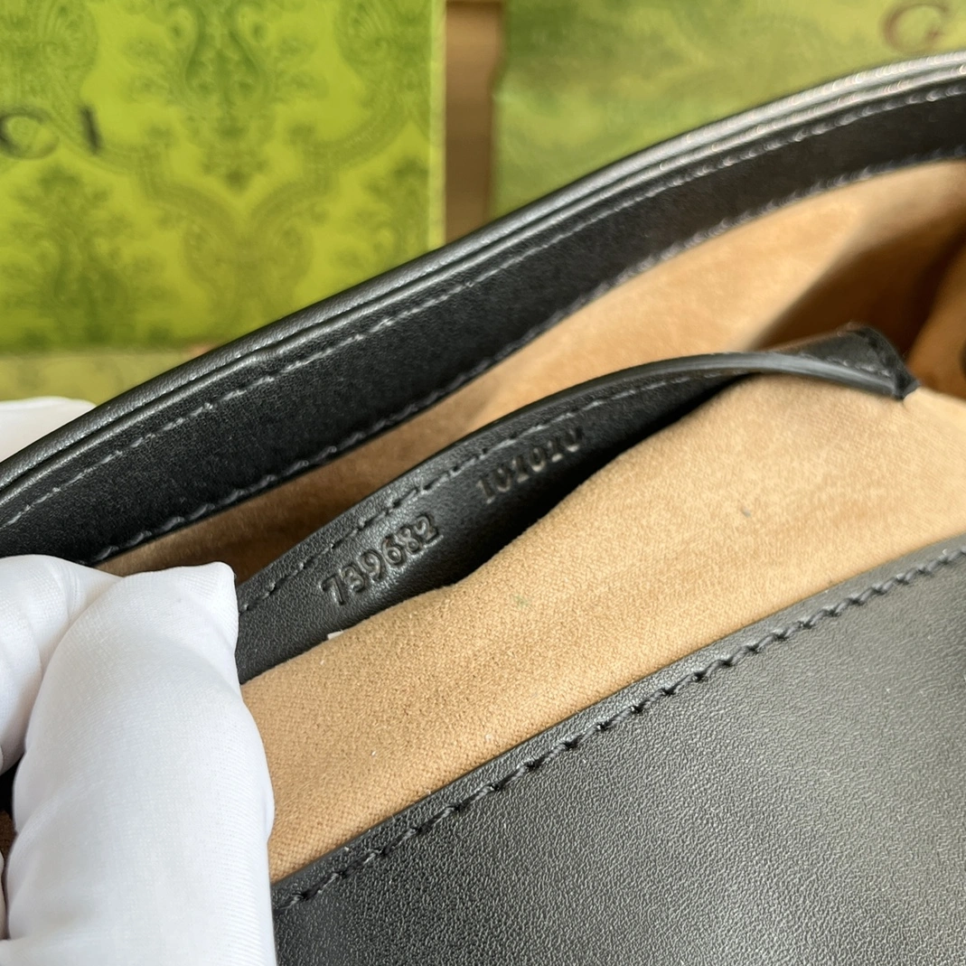 Gucci AAA Quality Messenger Bags For Women Minimalist 8636