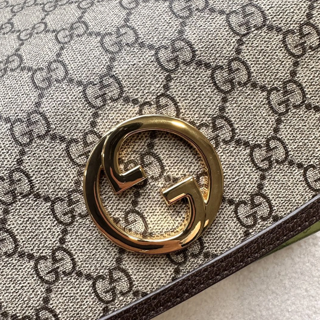Gucci AAA Quality Messenger Bags For Women Minimalist 9210
