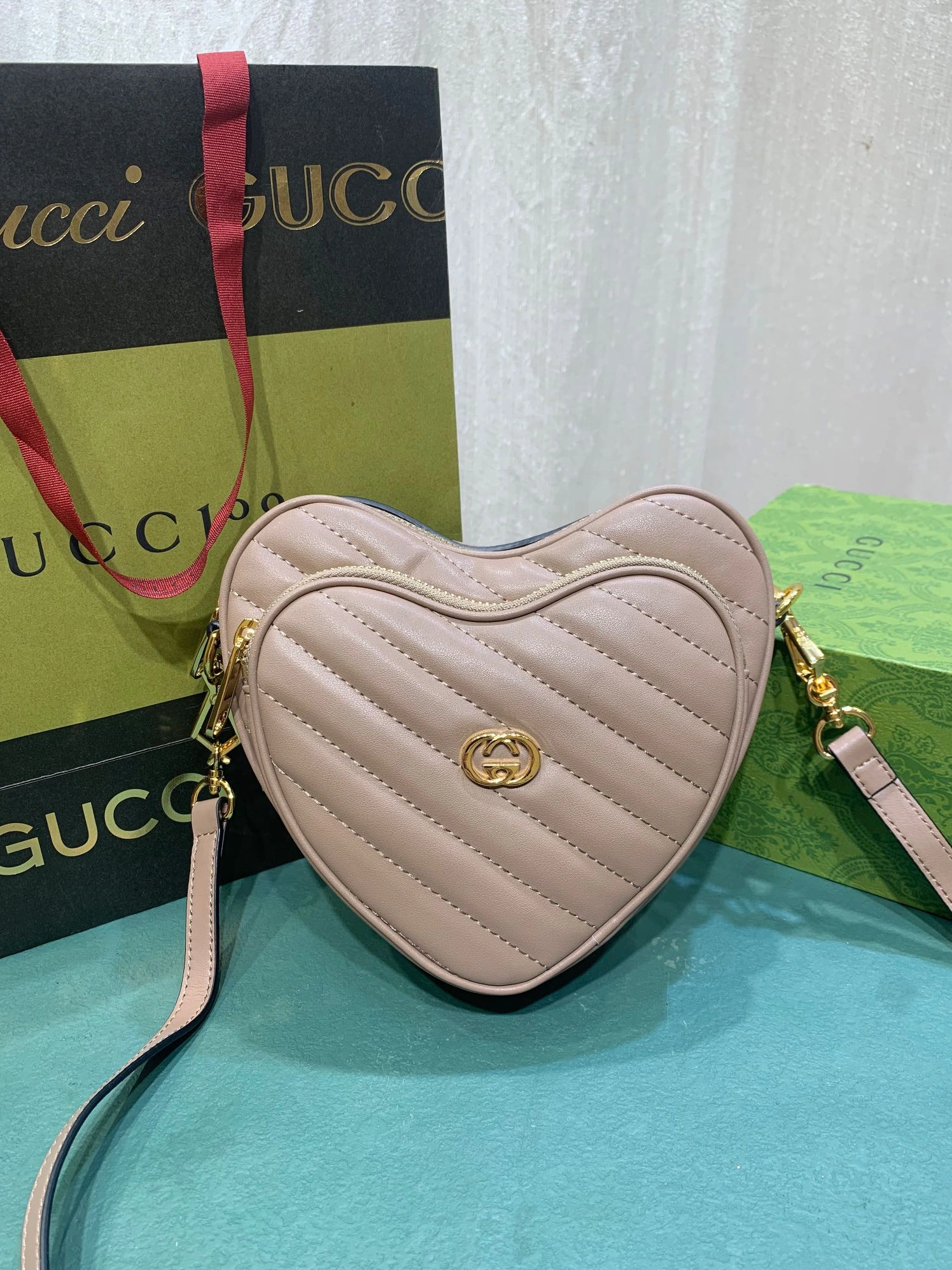 Gucci AAA Quality Messenger Bags For Women Modern 6569