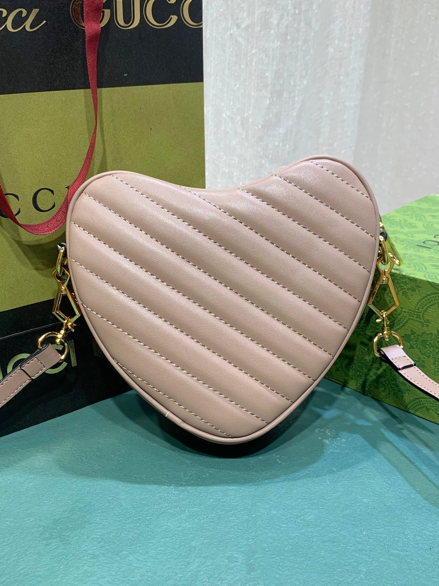 Gucci AAA Quality Messenger Bags For Women Modern 6569