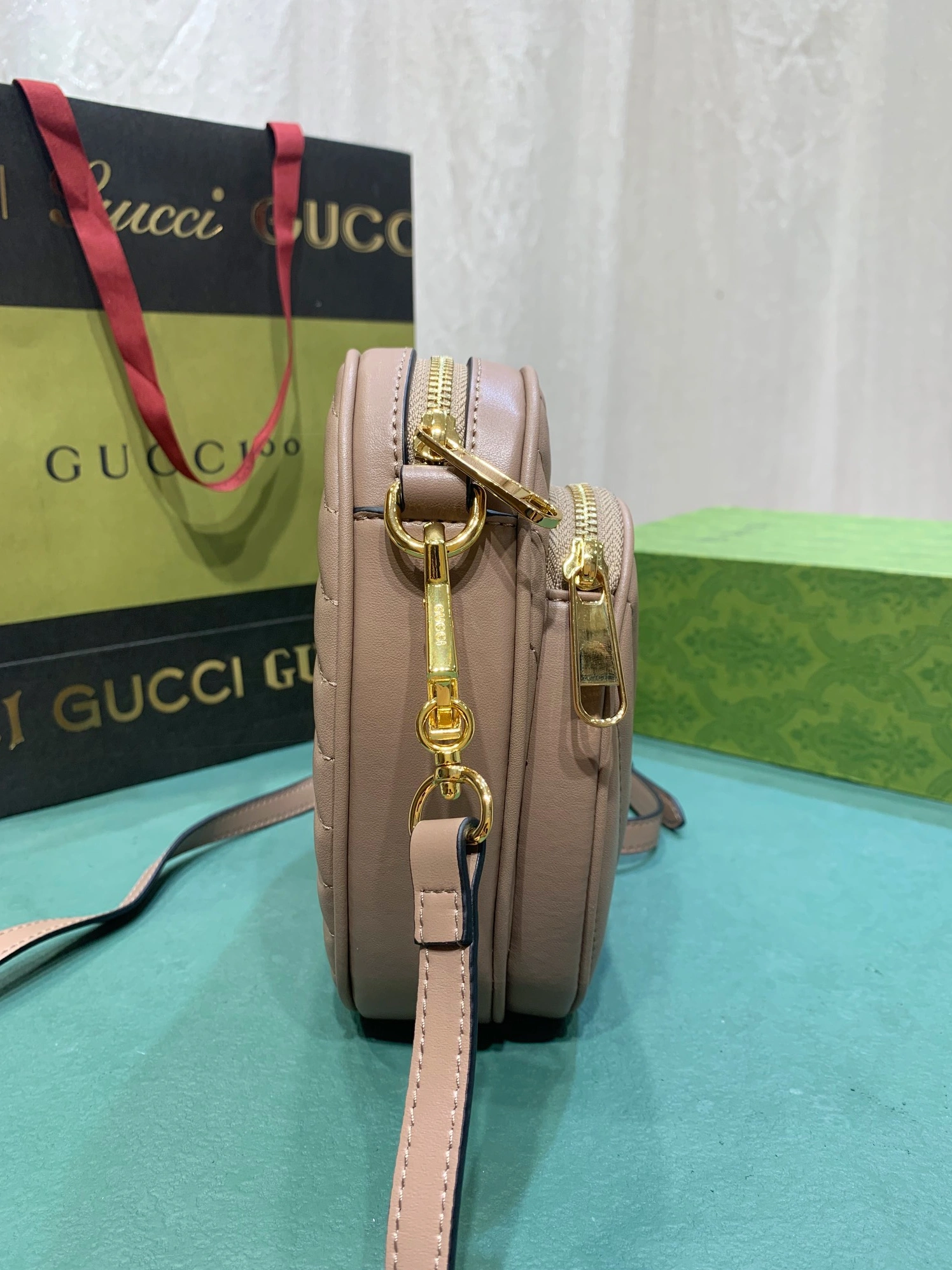 Gucci AAA Quality Messenger Bags For Women Modern 6569