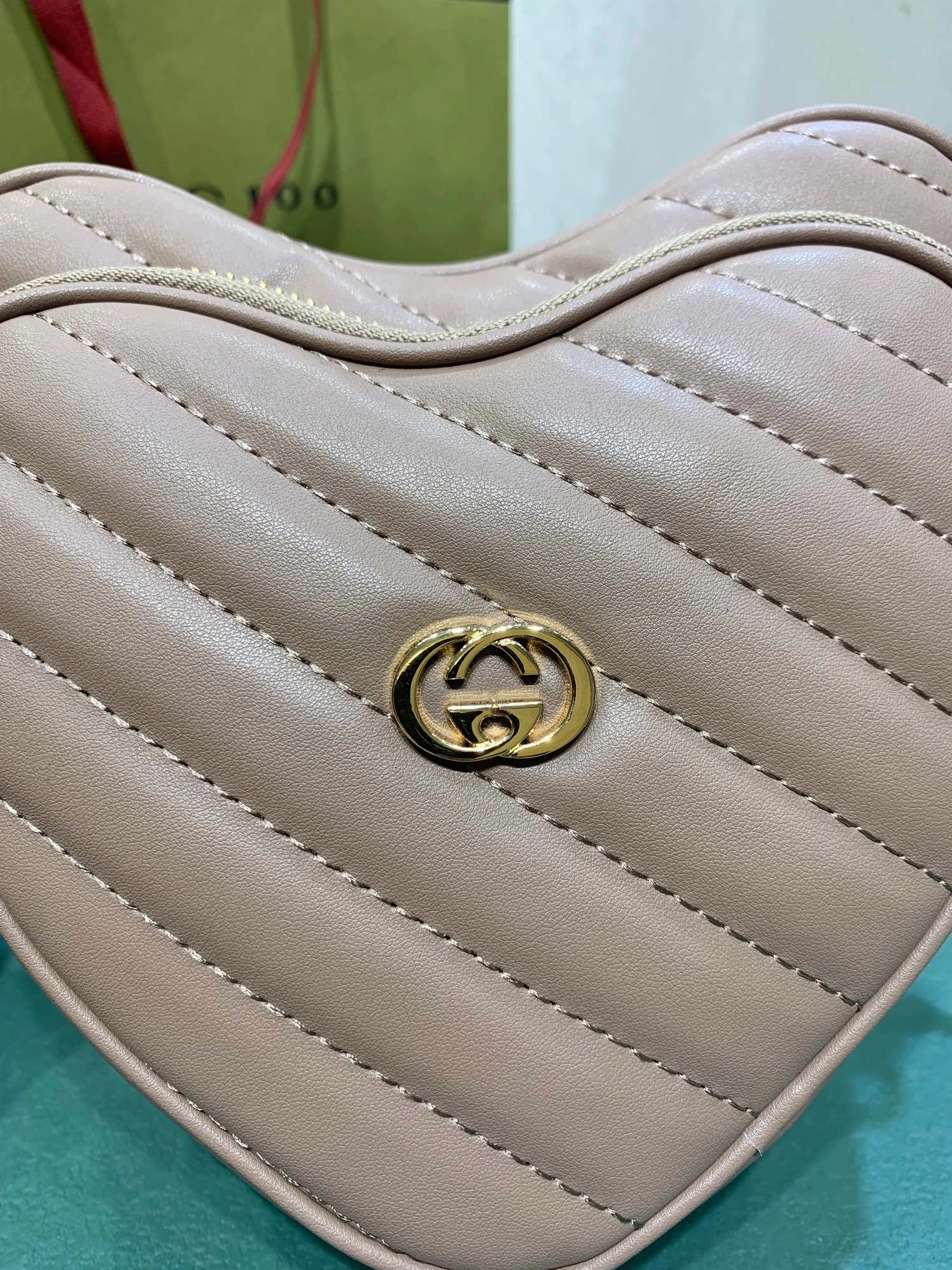 Gucci AAA Quality Messenger Bags For Women Modern 6569