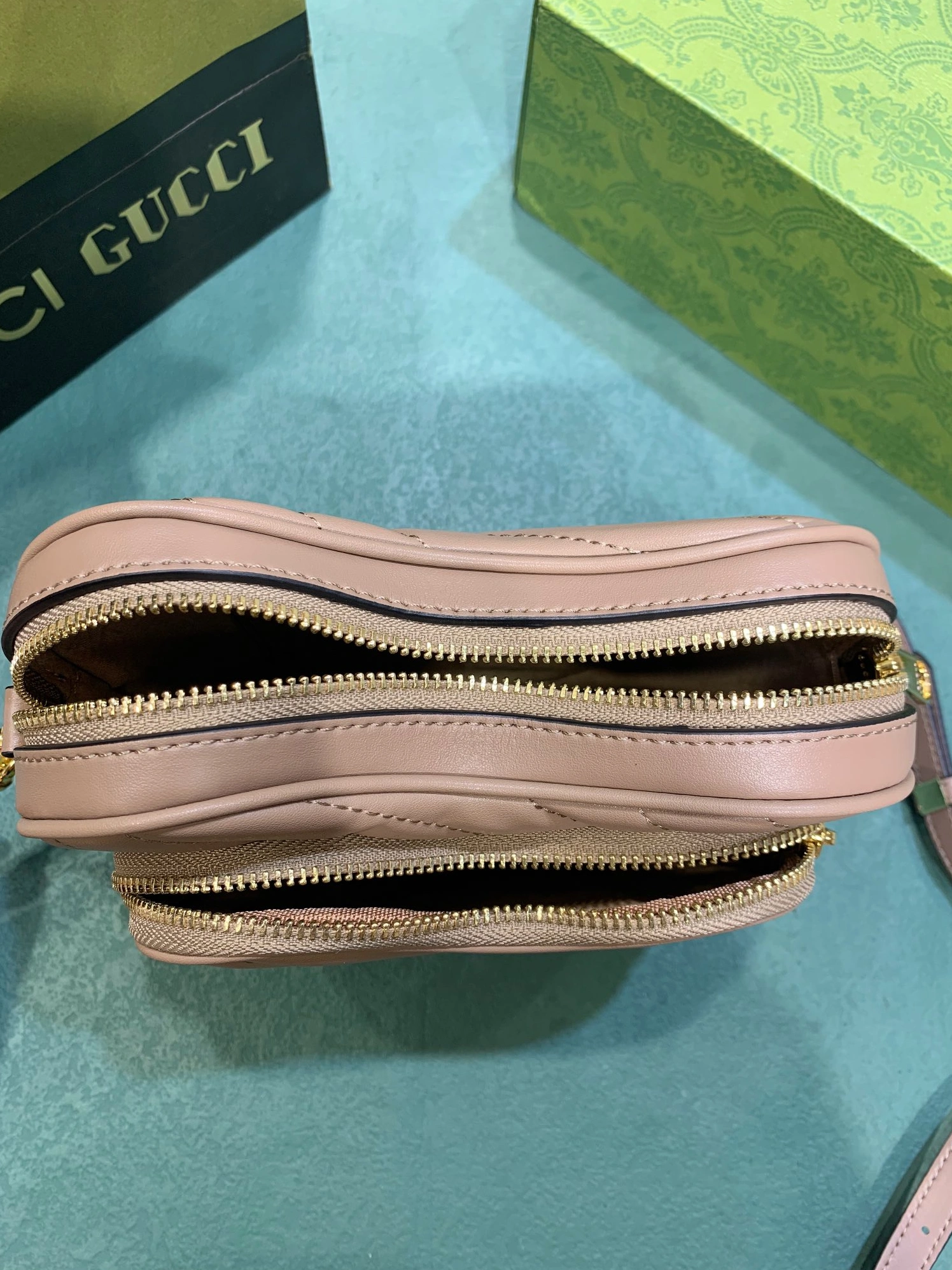 Gucci AAA Quality Messenger Bags For Women Modern 6569