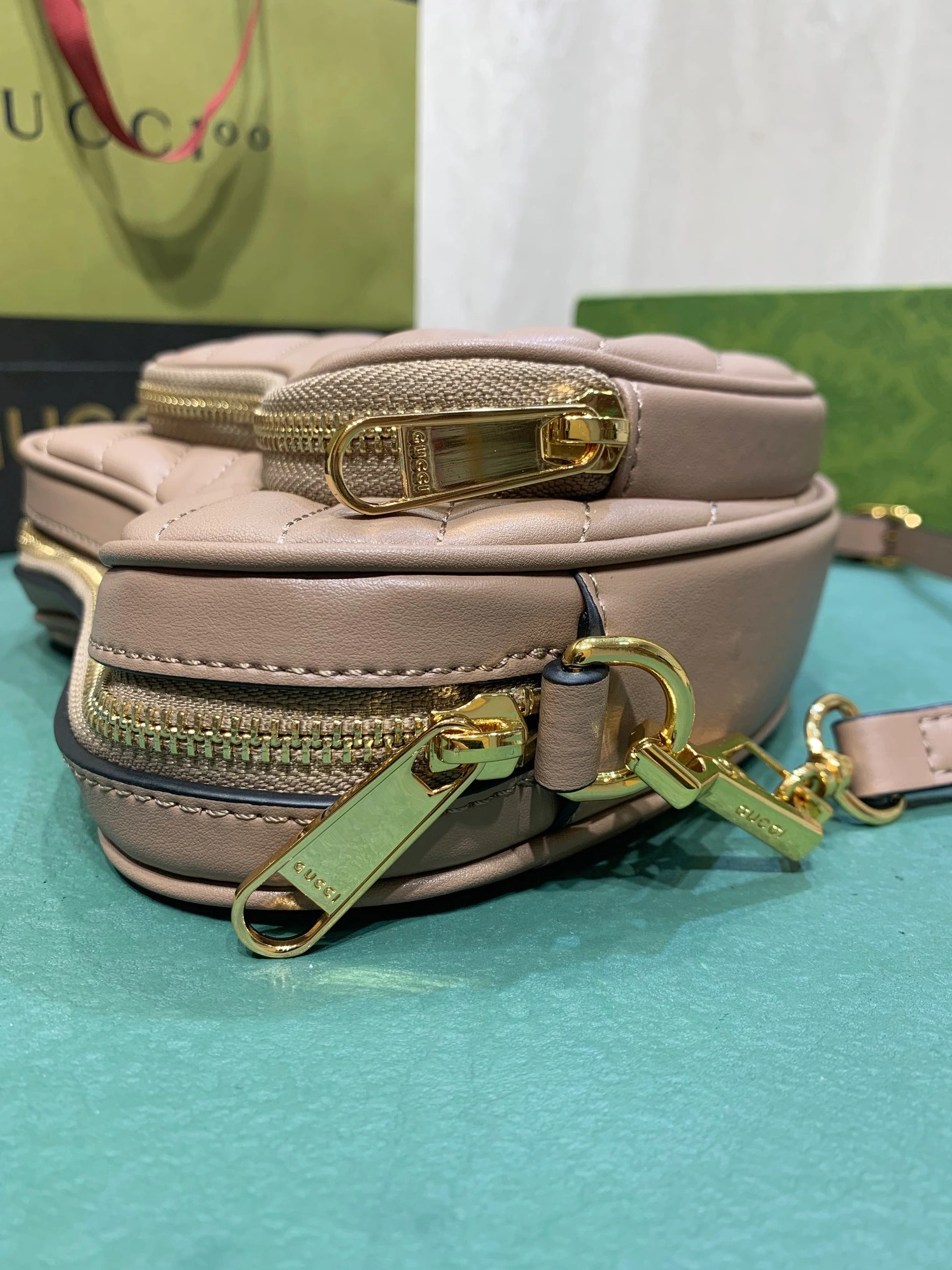 Gucci AAA Quality Messenger Bags For Women Modern 6569