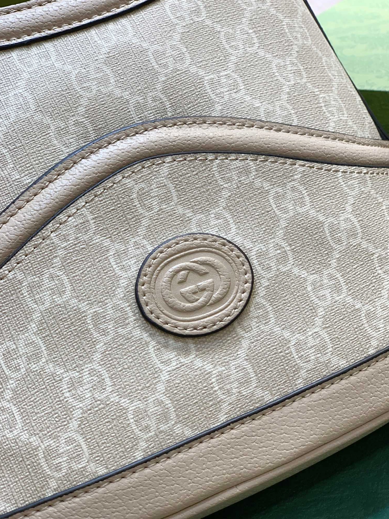 Gucci AAA Quality Messenger Bags For Women ModernLook 9262