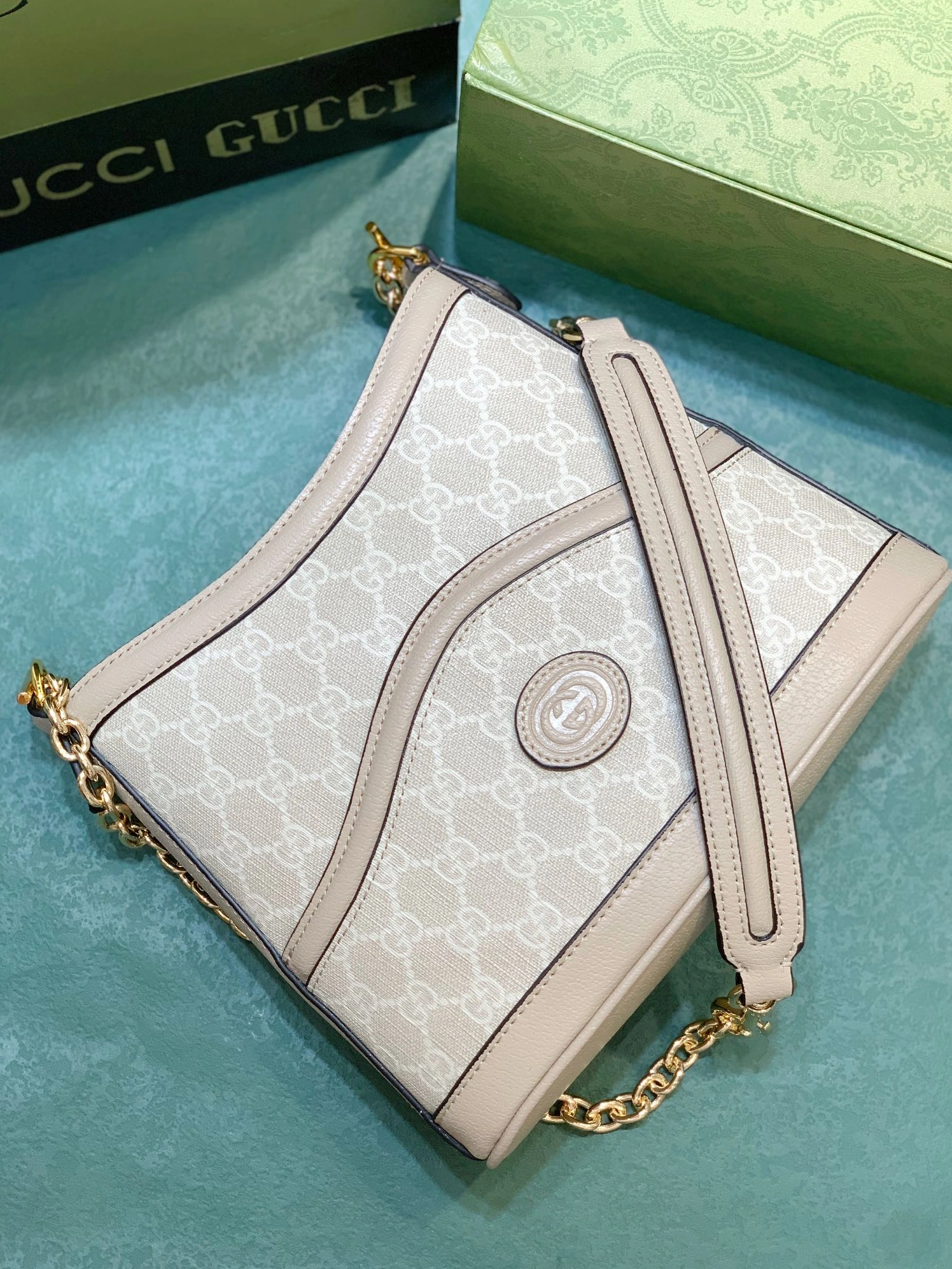 Gucci AAA Quality Messenger Bags For Women ModernLook 9262