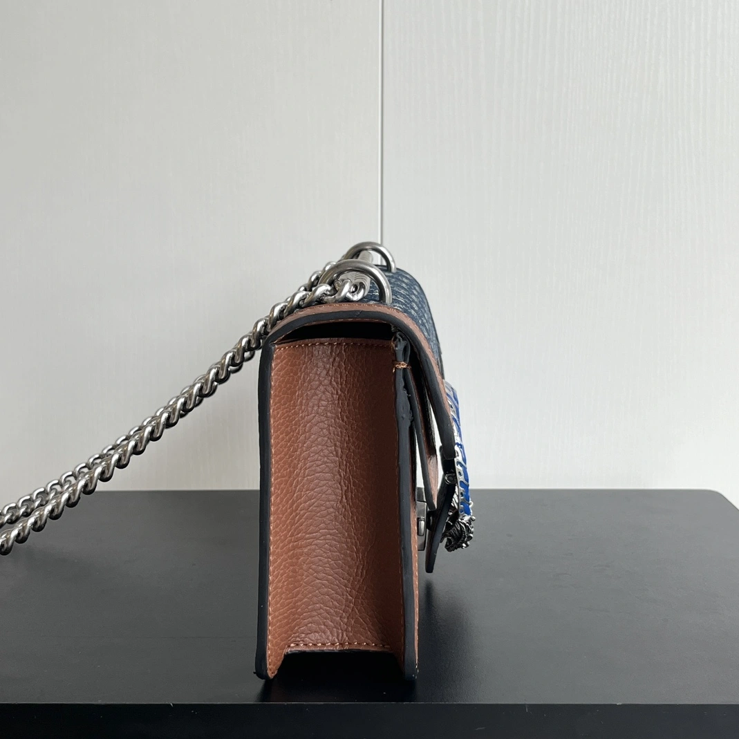 Gucci AAA Quality Messenger Bags For Women Popular 8432