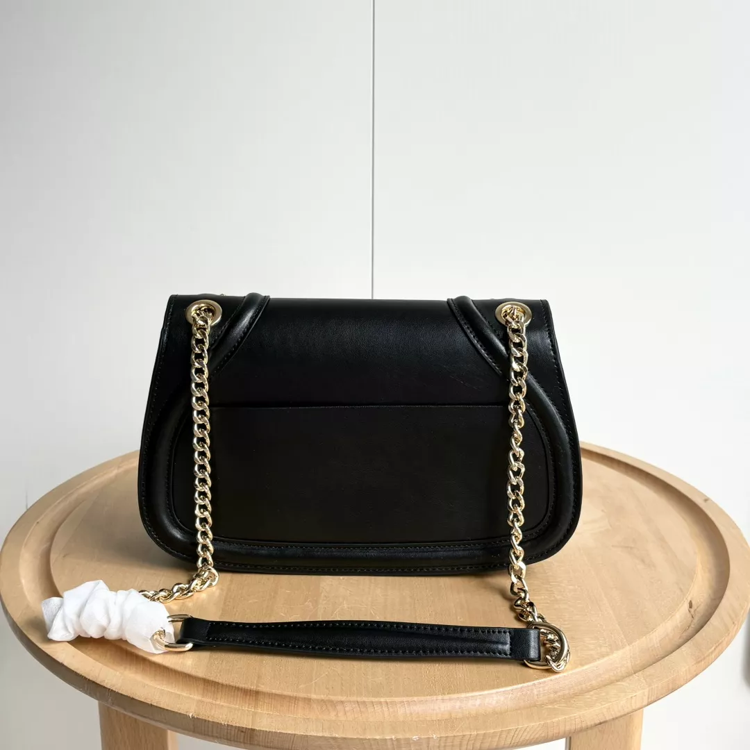 Gucci AAA Quality Messenger Bags For Women Popular 9427
