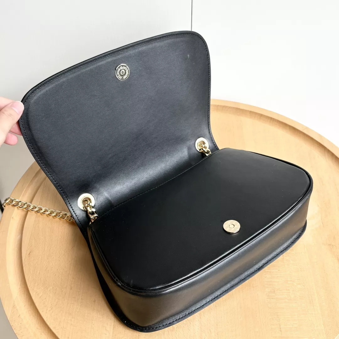 Gucci AAA Quality Messenger Bags For Women Popular 9427