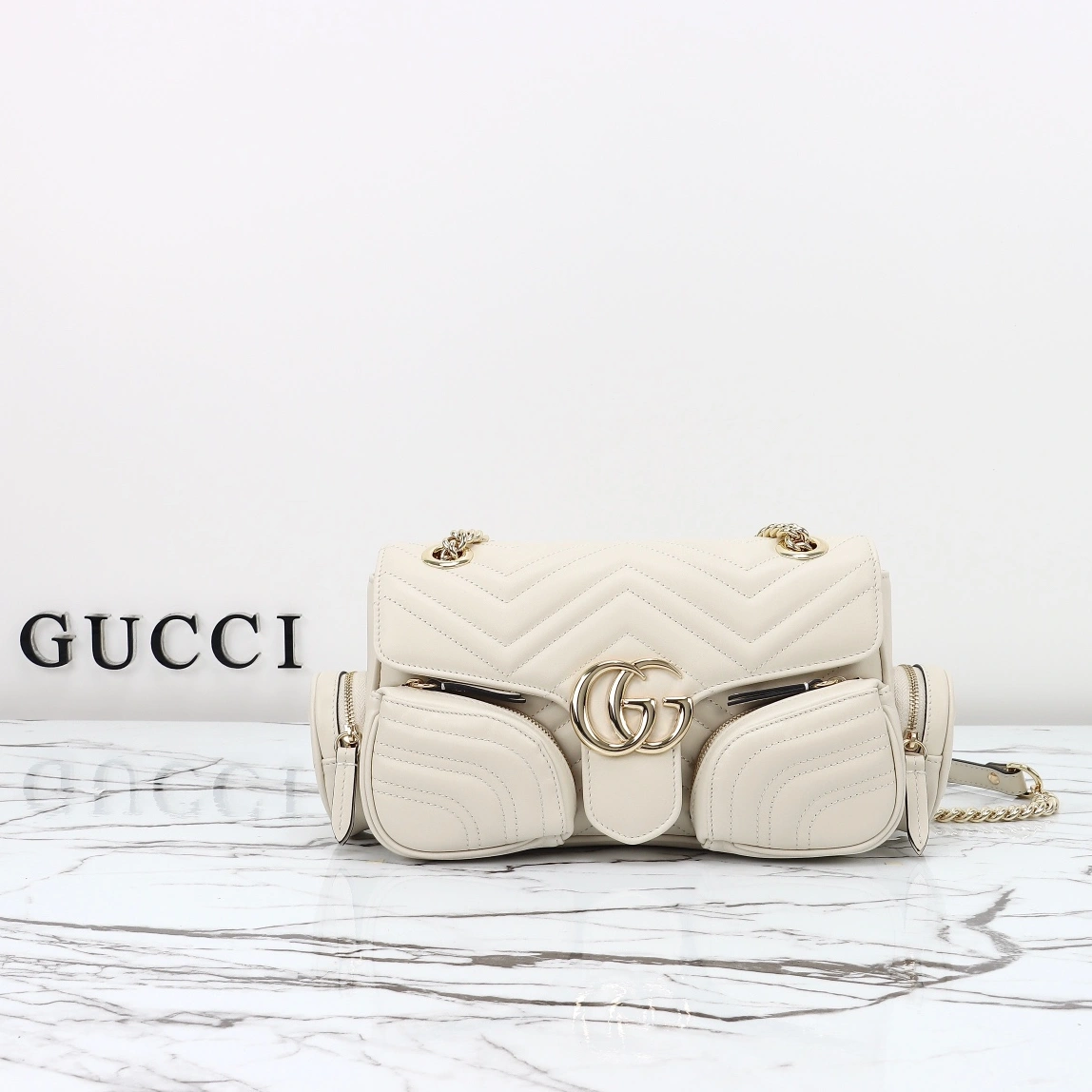 Gucci AAA Quality Messenger Bags For Women Popular 971