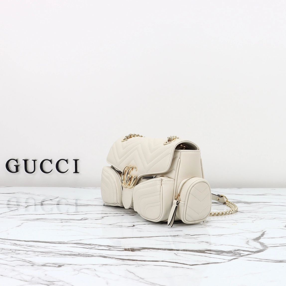 Gucci AAA Quality Messenger Bags For Women Popular 971