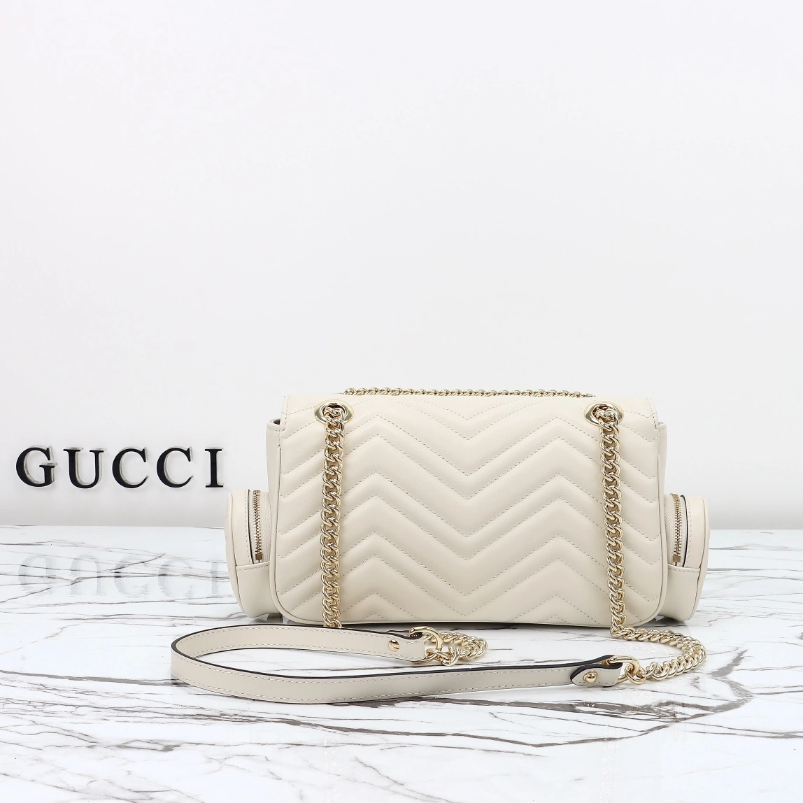 Gucci AAA Quality Messenger Bags For Women Popular 971