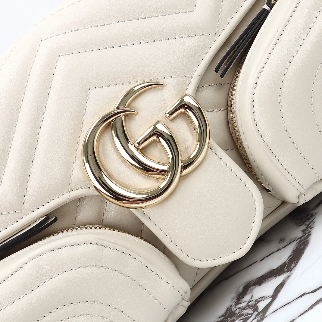 Gucci AAA Quality Messenger Bags For Women Popular 971
