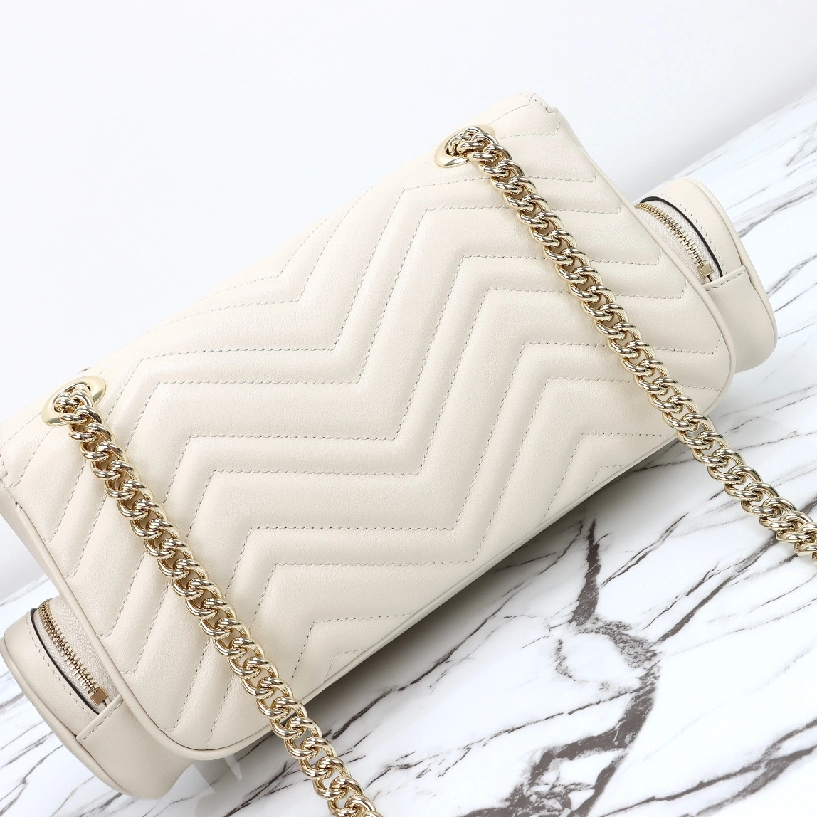 Gucci AAA Quality Messenger Bags For Women Popular 971