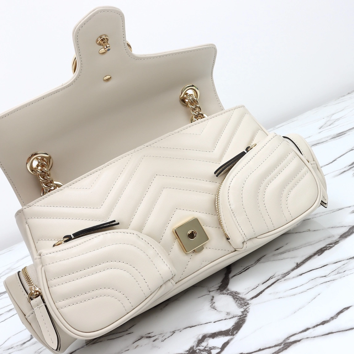 Gucci AAA Quality Messenger Bags For Women Popular 971