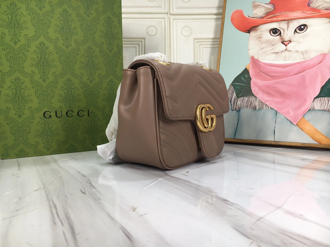 Gucci AAA Quality Messenger Bags For Women Popular 9784