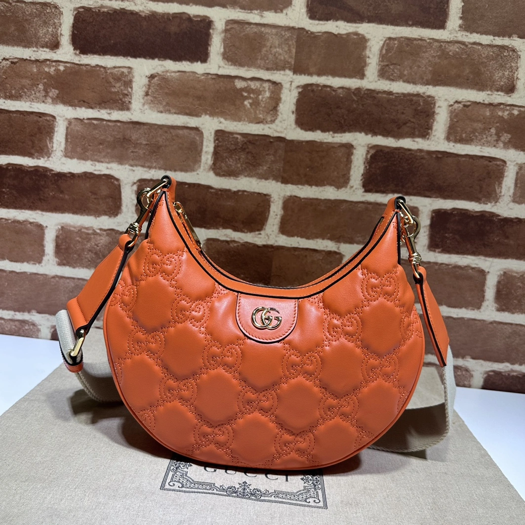 Gucci AAA Quality Messenger Bags For Women Popular 979