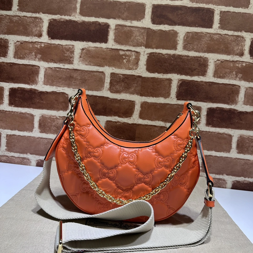 Gucci AAA Quality Messenger Bags For Women Popular 979