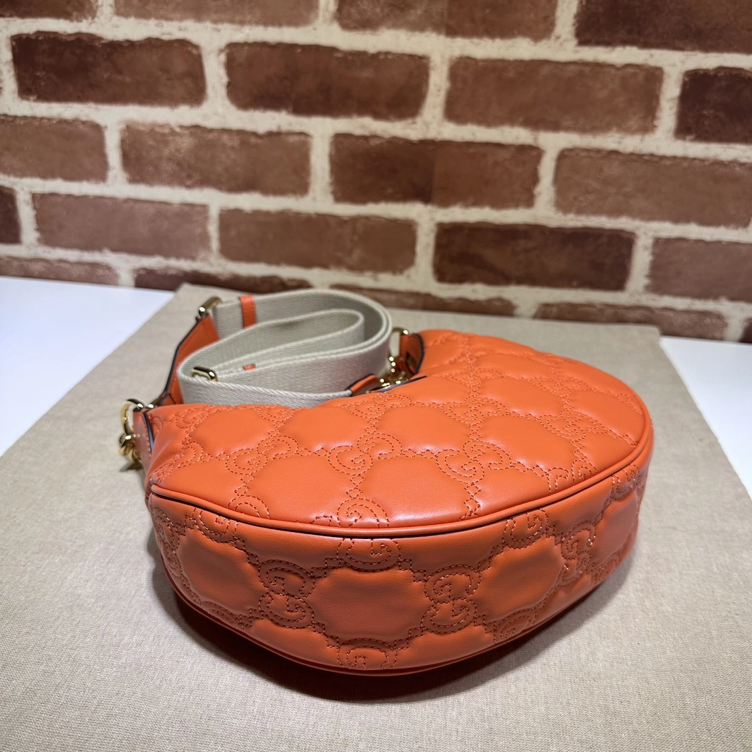 Gucci AAA Quality Messenger Bags For Women Popular 979