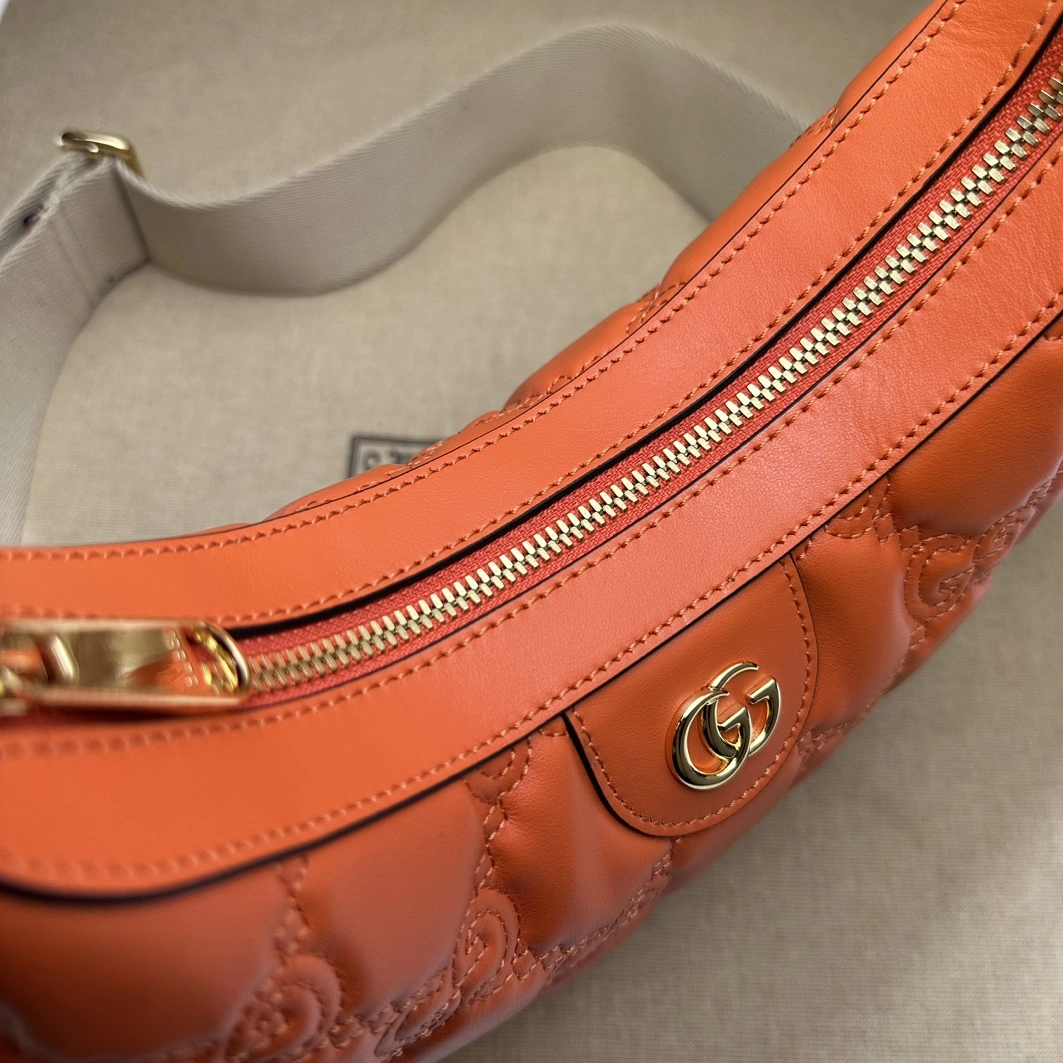 Gucci AAA Quality Messenger Bags For Women Popular 979