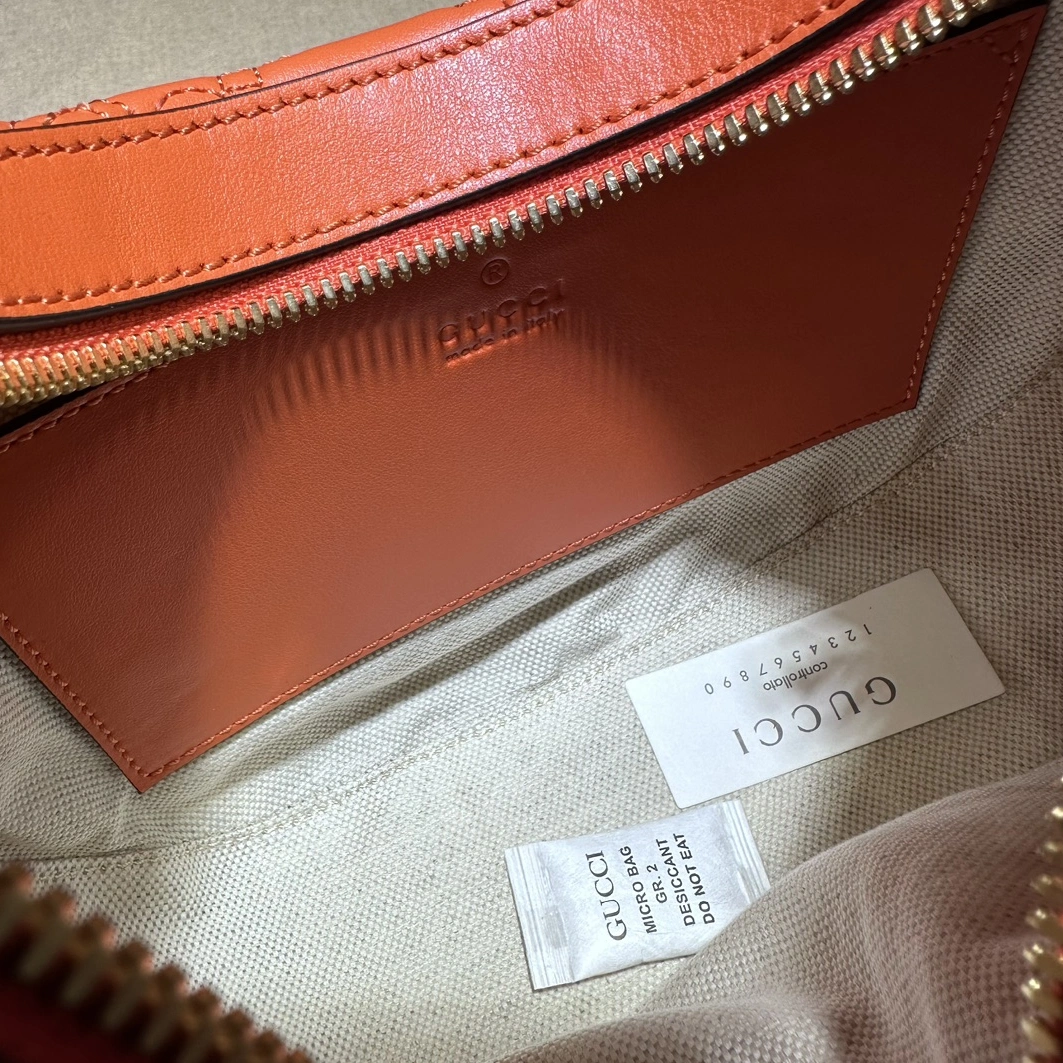 Gucci AAA Quality Messenger Bags For Women Popular 979