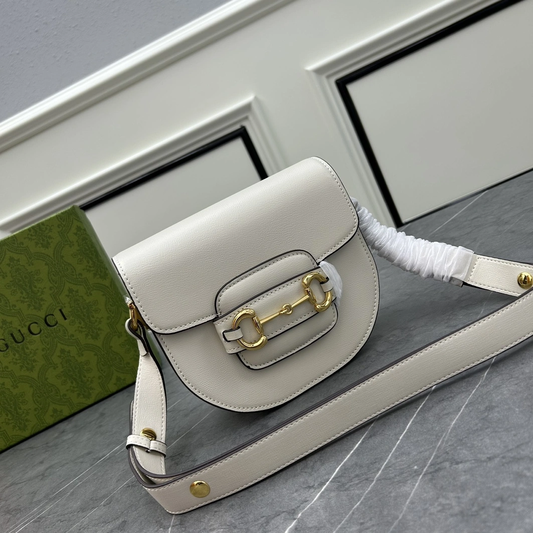 Gucci AAA Quality Messenger Bags For Women Practical 1290