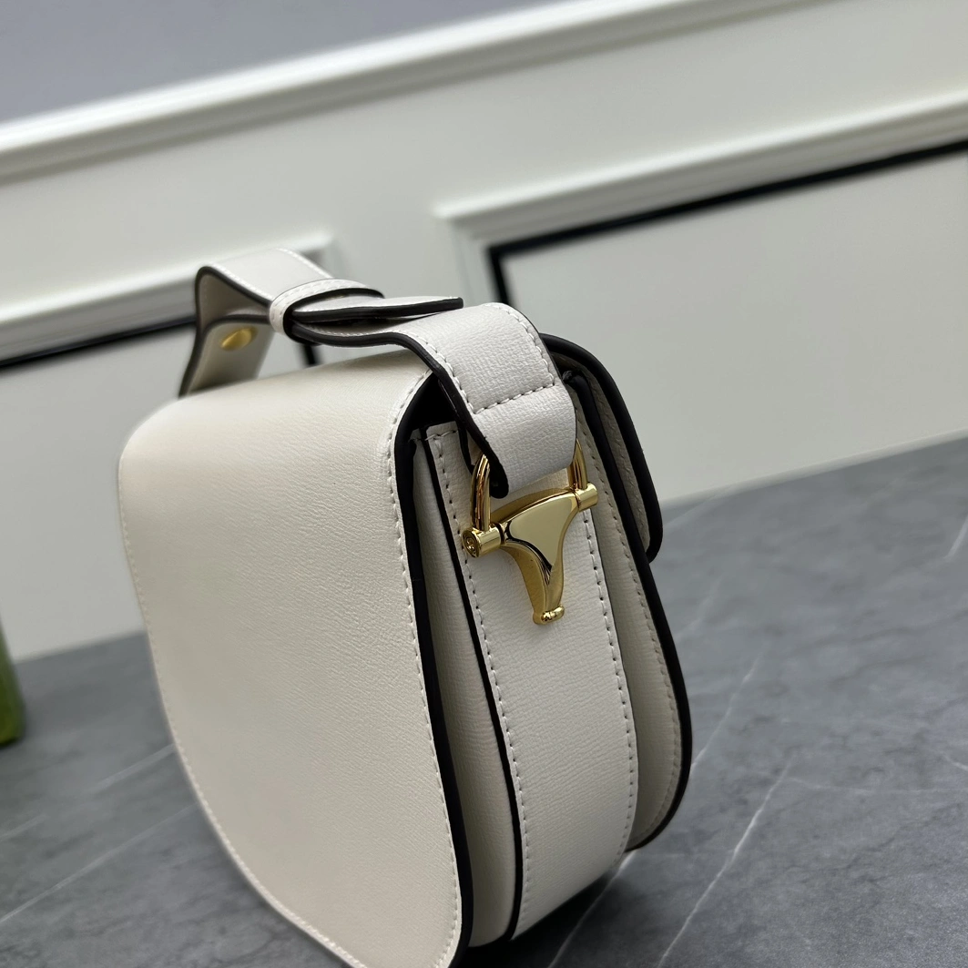 Gucci AAA Quality Messenger Bags For Women Practical 1290