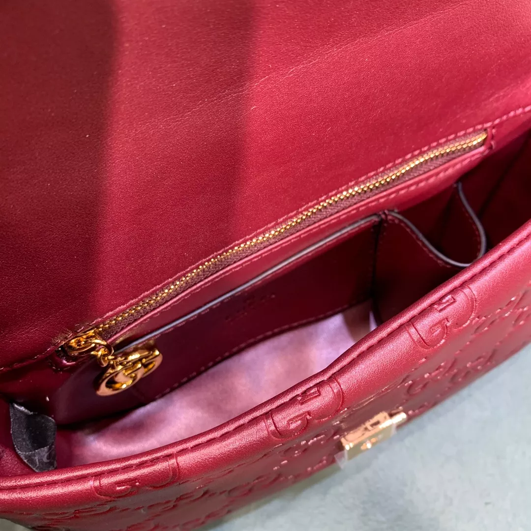 Gucci AAA Quality Messenger Bags For Women Practical 6984