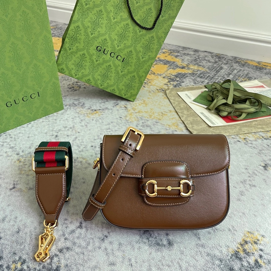 Gucci AAA Quality Messenger Bags For Women Practical 7428