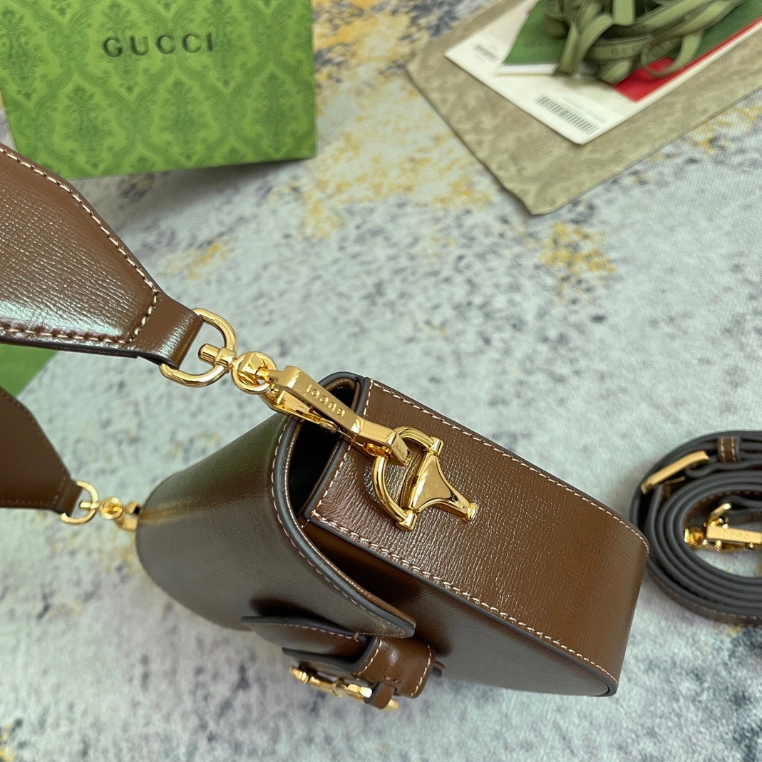 Gucci AAA Quality Messenger Bags For Women Practical 7428
