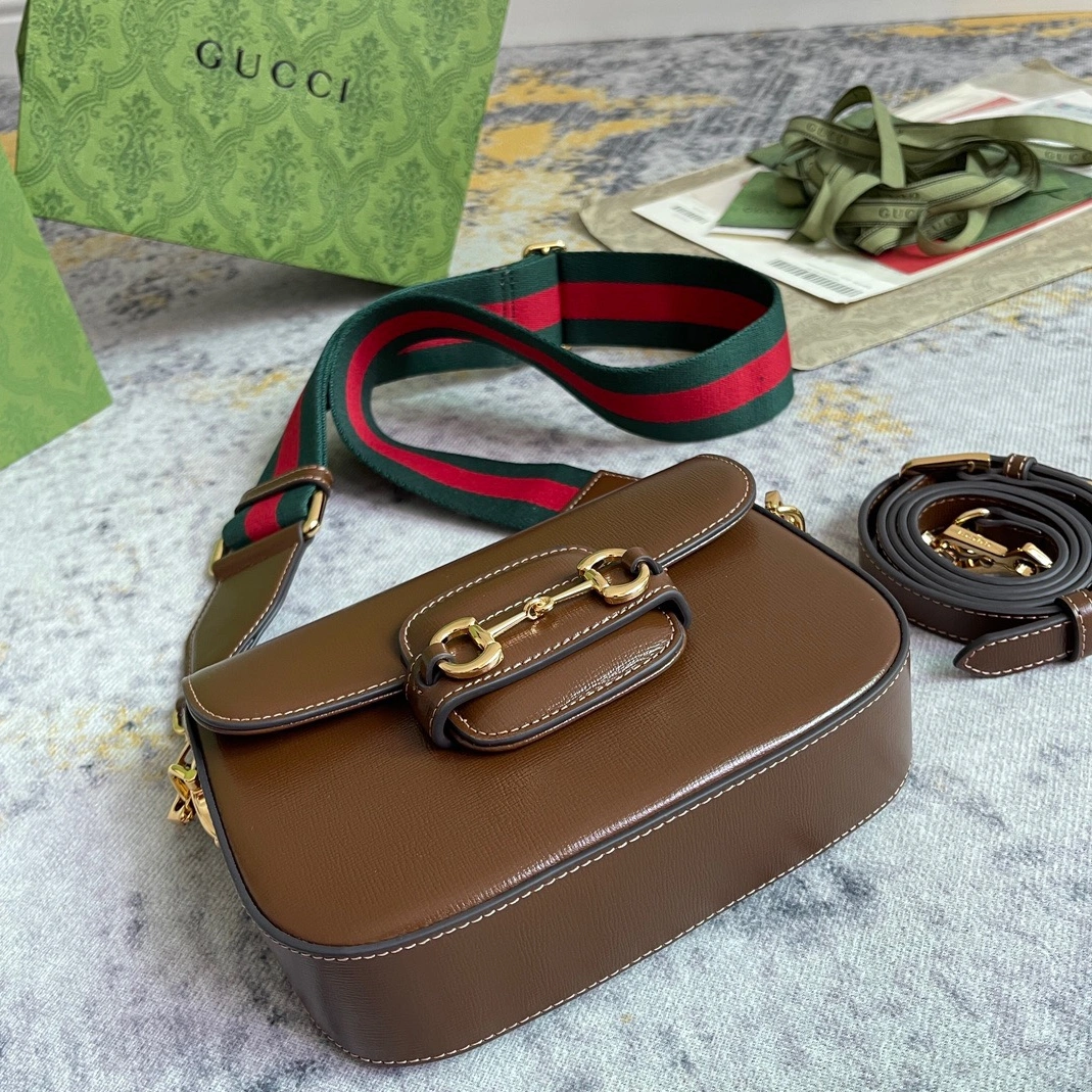 Gucci AAA Quality Messenger Bags For Women Practical 7428