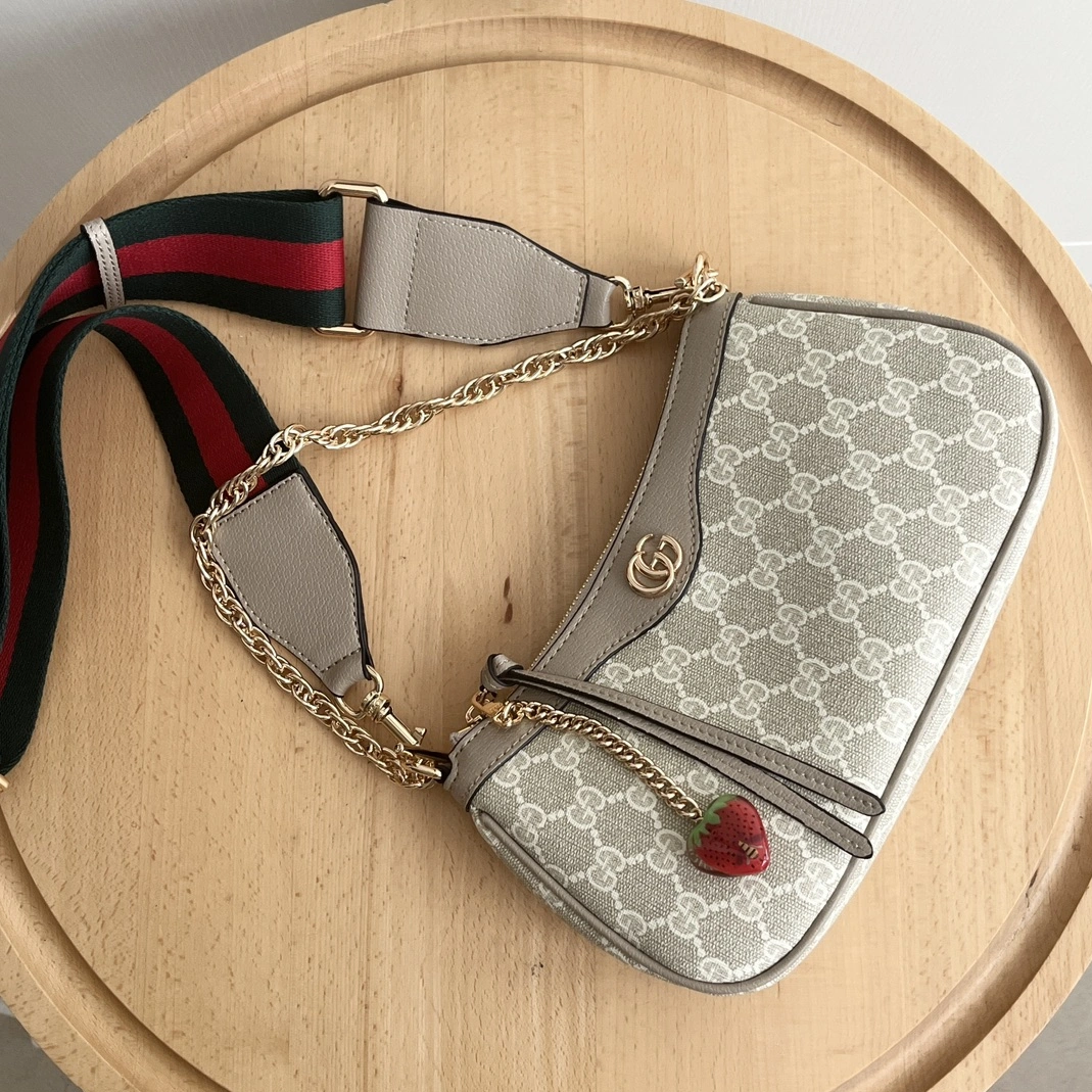Gucci AAA Quality Messenger Bags For Women Practical 9274