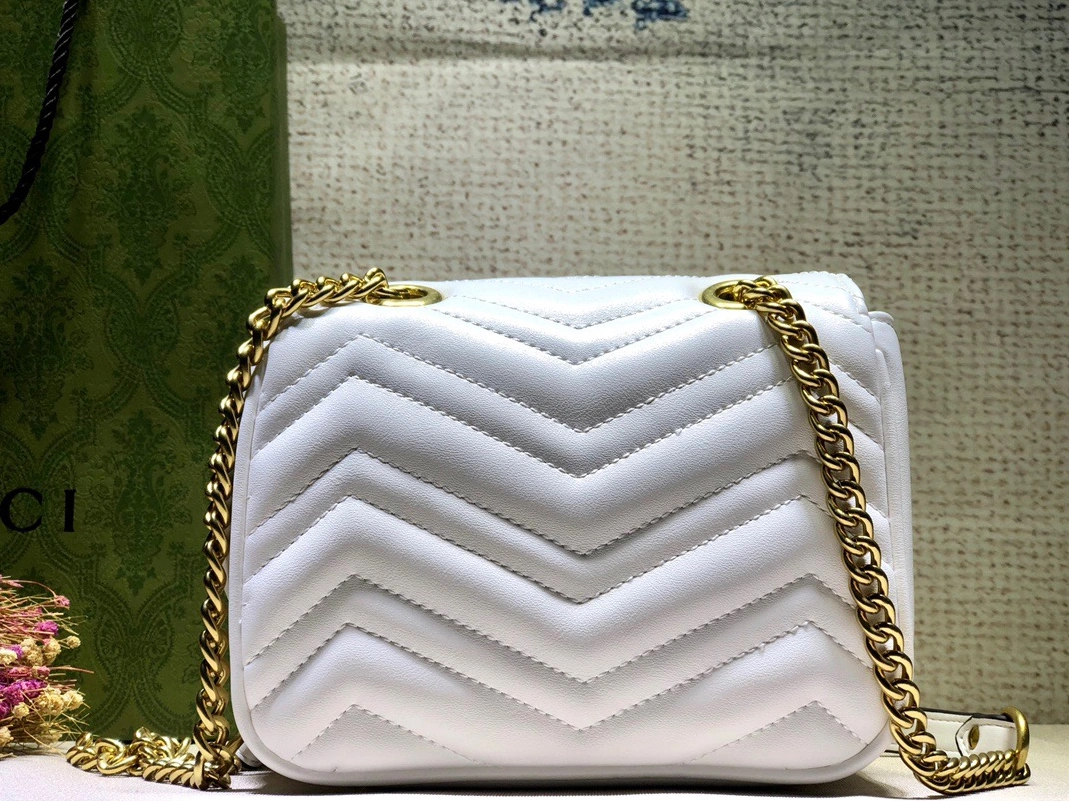 Gucci AAA Quality Messenger Bags For Women Refined 3710