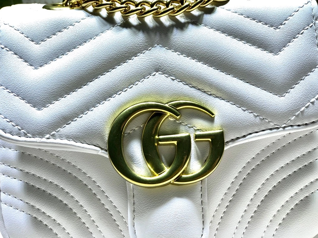 Gucci AAA Quality Messenger Bags For Women Refined 3710