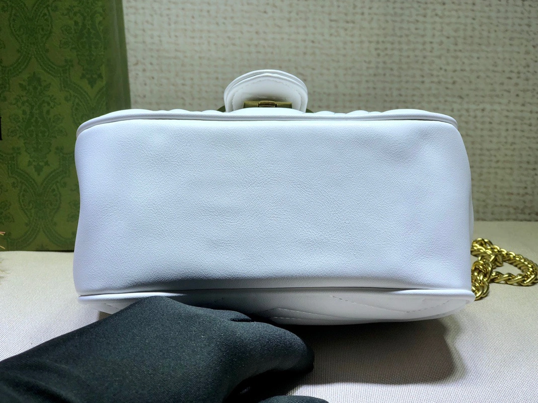 Gucci AAA Quality Messenger Bags For Women Refined 3710