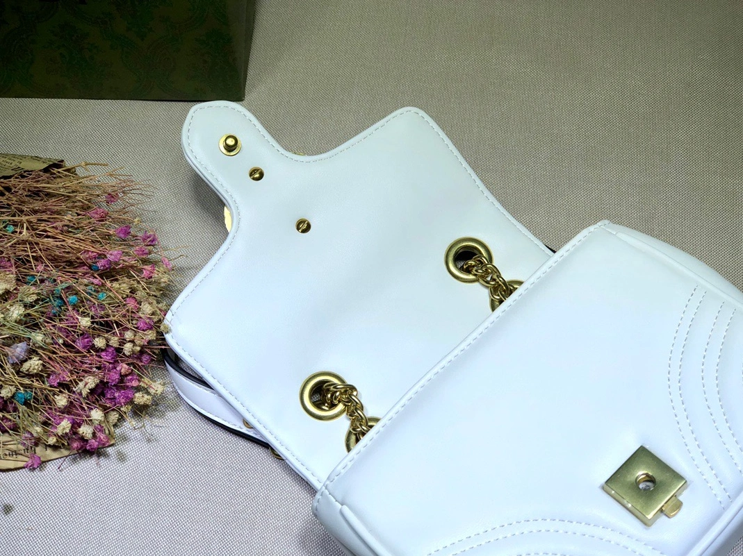 Gucci AAA Quality Messenger Bags For Women Refined 3710