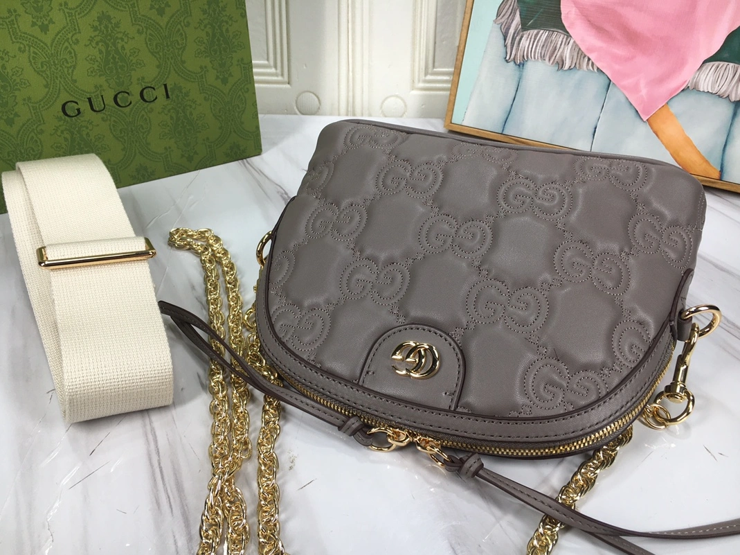 Gucci AAA Quality Messenger Bags For Women Refined 4325